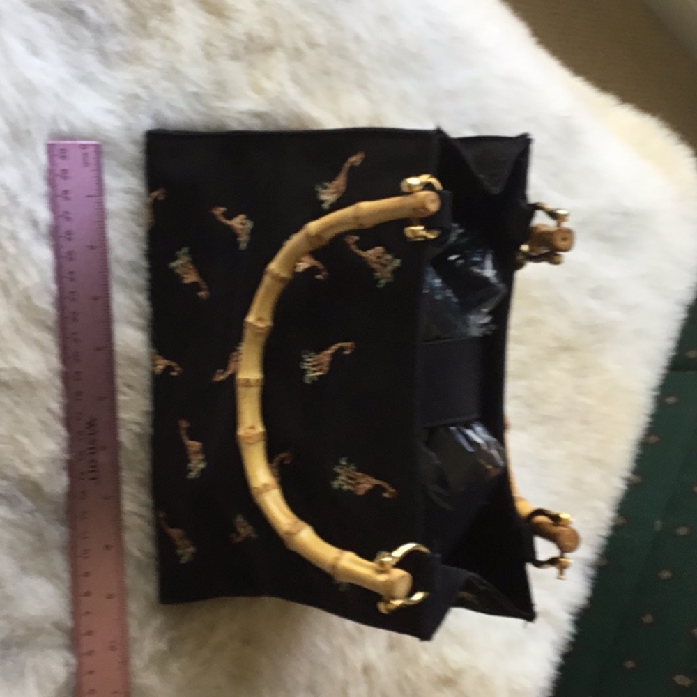 Giraffe handbags.